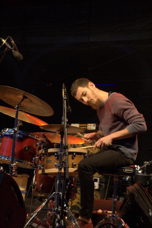 Oscar Georges speelt drums tijdens de finale van JazzContest Mechelen in 2018